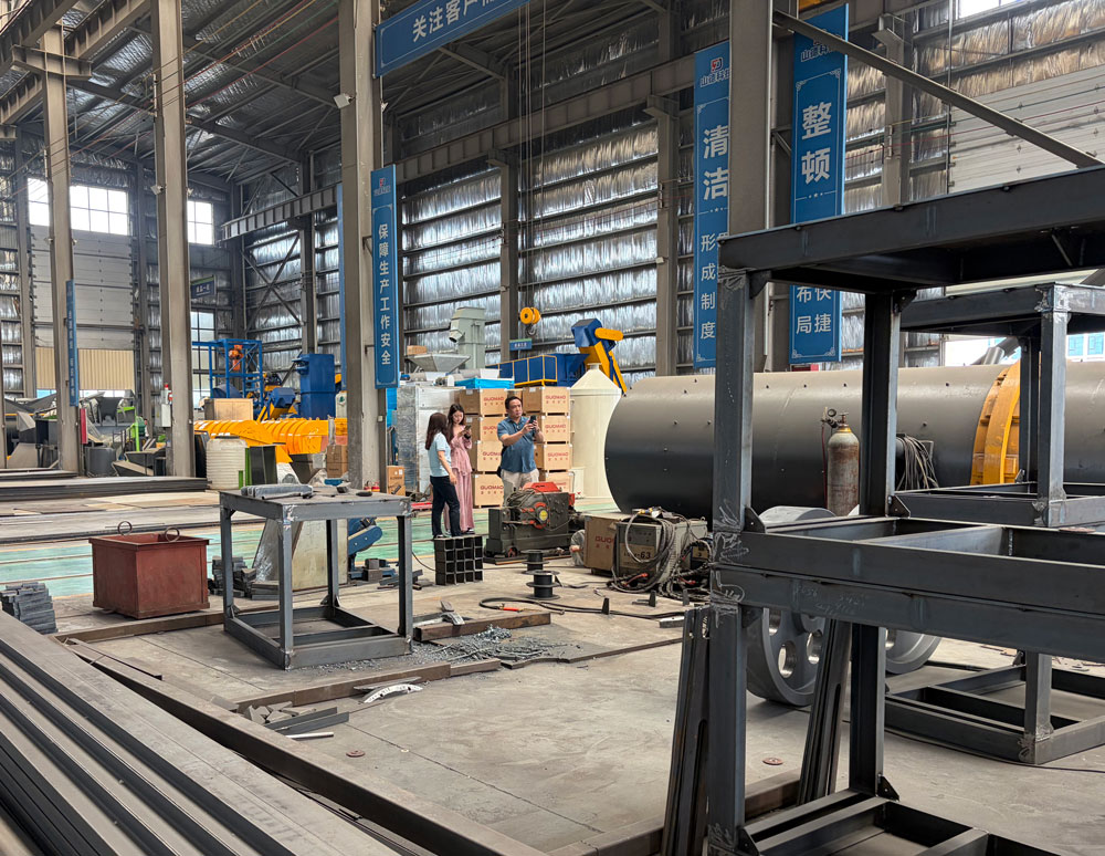 Warmly welcome customers from Southeast Asia to visit our factory.