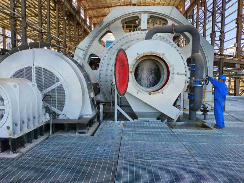 What are the different types of ball mill feeders, and what are their respective applications?